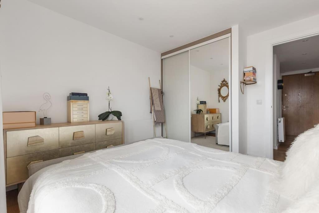 Modern New 1-Bedroom Home Stunning Views 伦敦 外观 照片