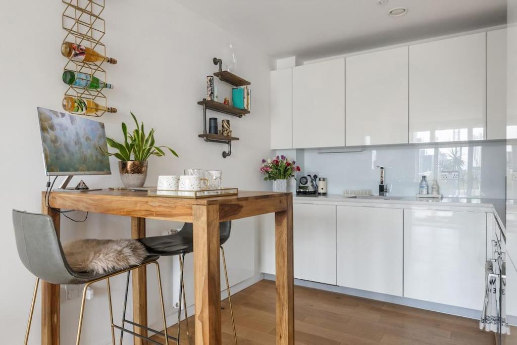 Modern New 1-Bedroom Home Stunning Views 伦敦 外观 照片
