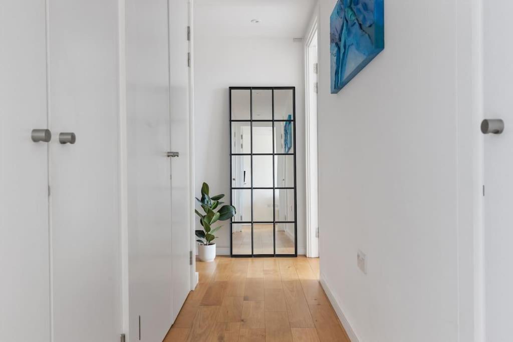 Modern New 1-Bedroom Home Stunning Views 伦敦 外观 照片