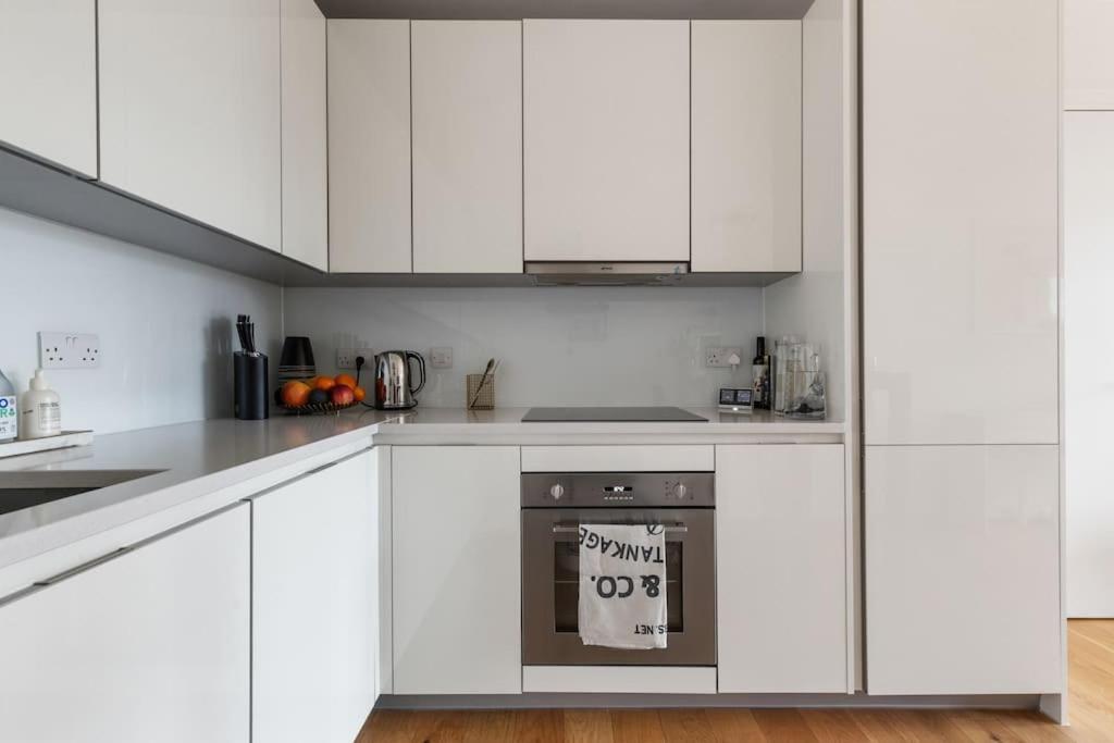 Modern New 1-Bedroom Home Stunning Views 伦敦 外观 照片