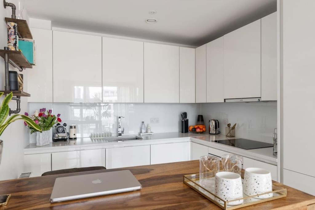 Modern New 1-Bedroom Home Stunning Views 伦敦 外观 照片